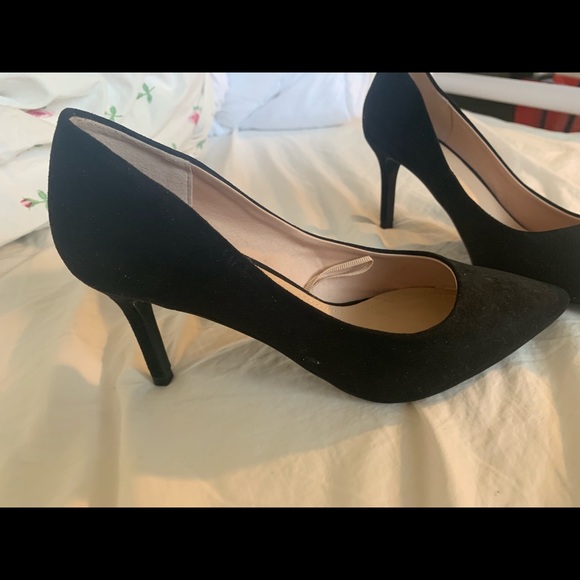 Pointy Pumps - Picture 2 of 5